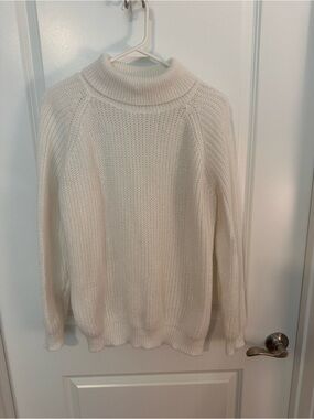 Cozy Ribbed Turtleneck Sweater - White